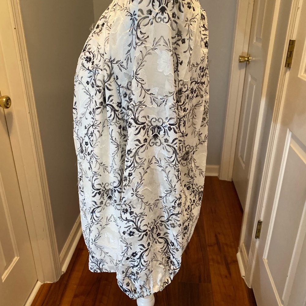 White House Black Market Elegant Black and White Patterned Blouse - Picture 5 of 13